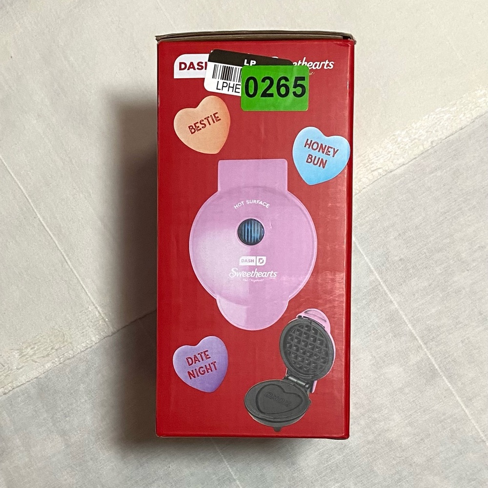 Dash Sweethearts Mini Waffle Maker | Win their heart with mini waffles - Picture 8 of 11